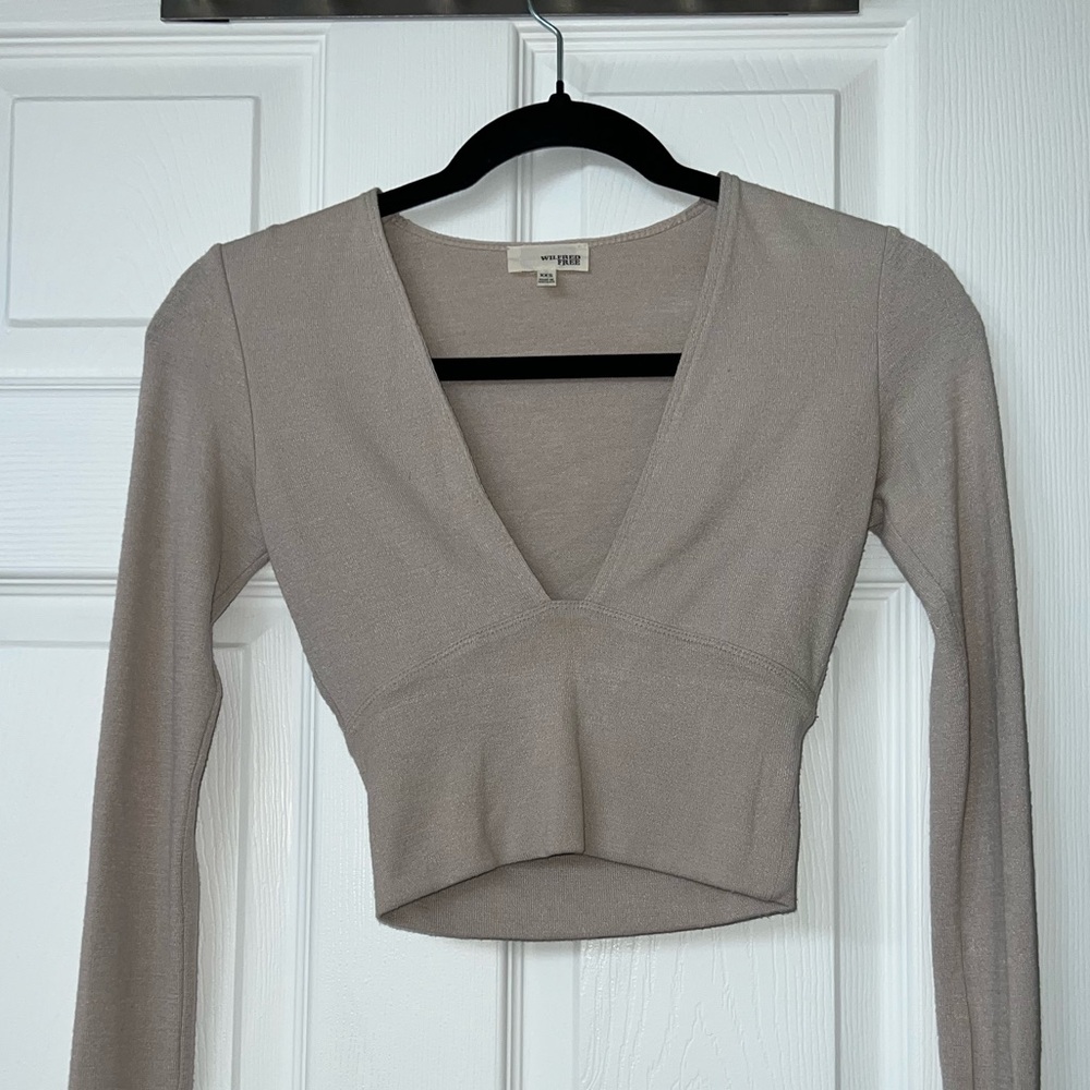 Aritzia Wilfred Free Taupe V-Neck Semi Crop Top
